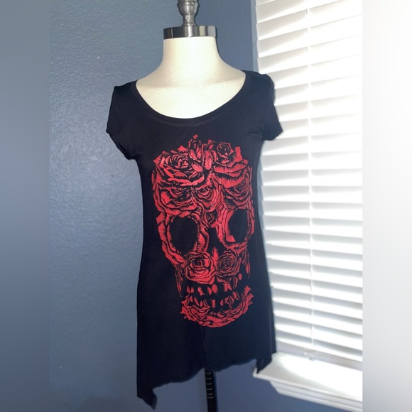 United Rockers Skull Graphic Black Tee Shirt Top size Medium short sleeve - Picture 2 of 9